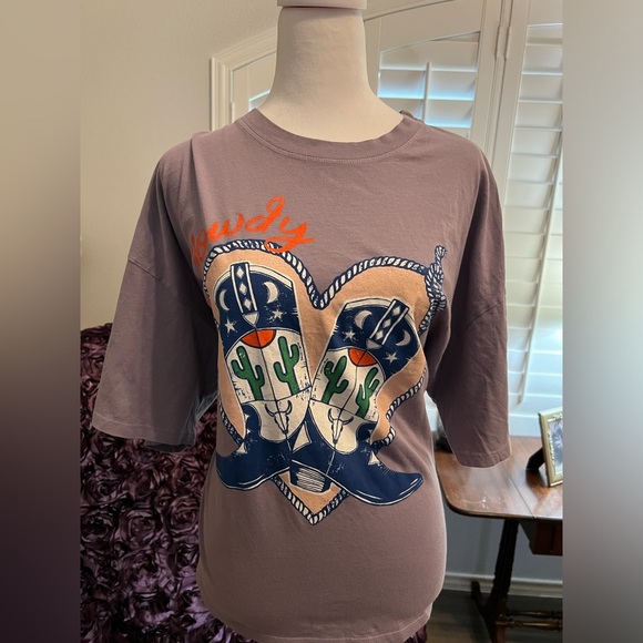 Daydreamer Tops - HOWDY BOOTS OS TEE
REGULAR PRICE $68
SOLD OUT